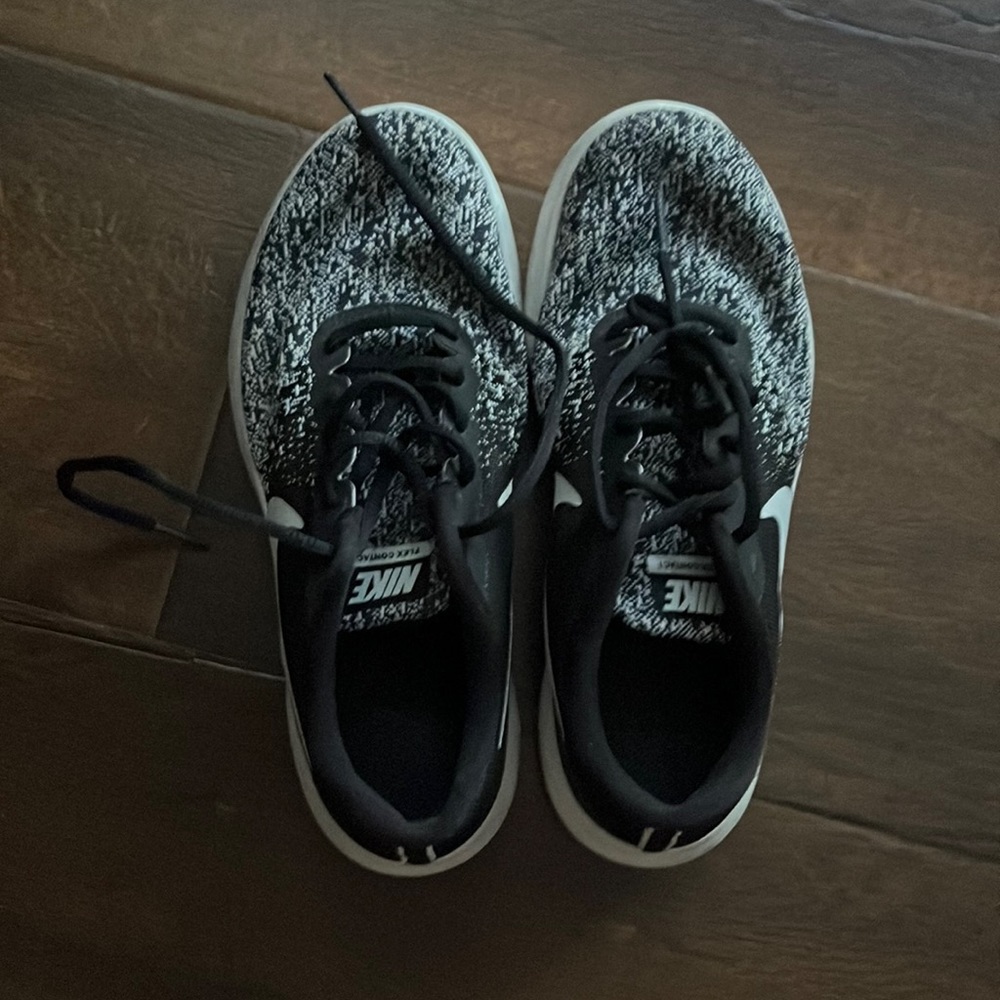 Black and white Nike shoes would look great with anything you chose to wear.